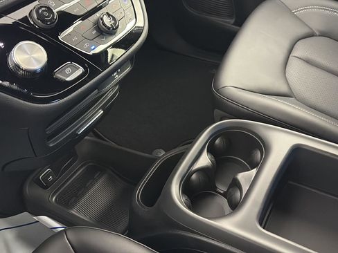 New 2026 Chrysler Pacifica Select image 14