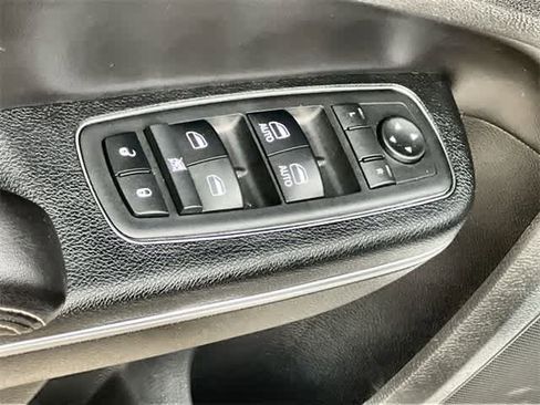Used 2018 Chrysler 300 S image 30