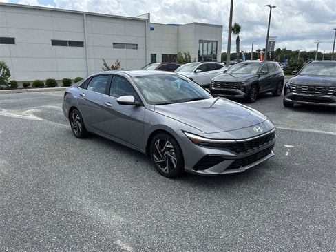 New 2025 Hyundai Elantra Limited image 2