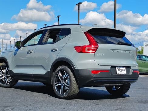 New 2026 Volvo XC40 B5 Core w/ Climate Package image 6