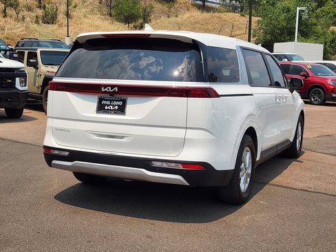 Used 2024 Kia Carnival LX FWD image 4