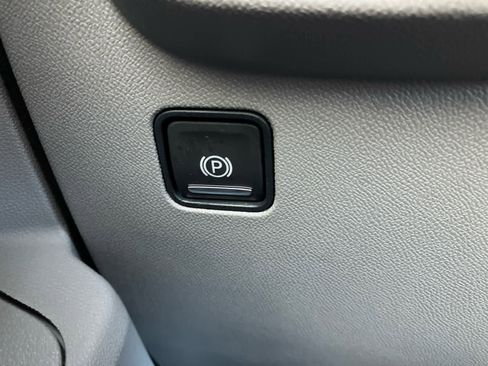 Used 2023 GMC Terrain SLE w/ Driver Convenience Package image 15