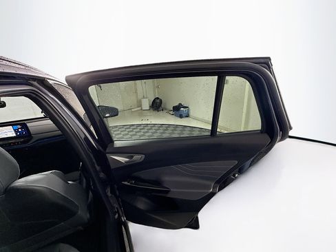 Used 2023 Volkswagen ID.4 Pro S image 31