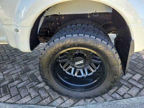 Certified 2022 Ford F450 Limited w/ FX4 Off-Road Package image 11