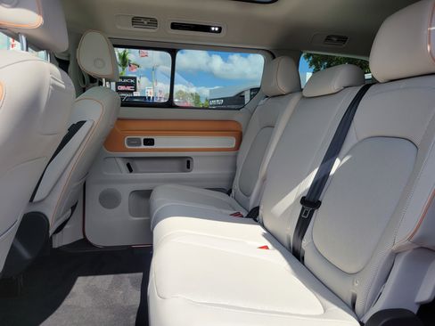 Used 2025 Volkswagen ID. Buzz 1st Edition image 12