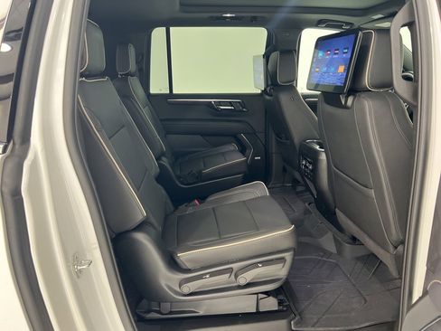 New 2025 Chevrolet Suburban Premier image 25