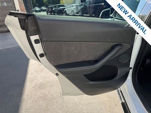 Used 2023 Tesla Model Y Long Range AWD/4WD image 15