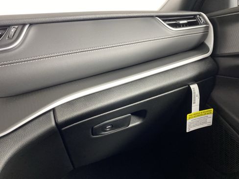 New 2025 Jeep Grand Cherokee L Altitude image 29