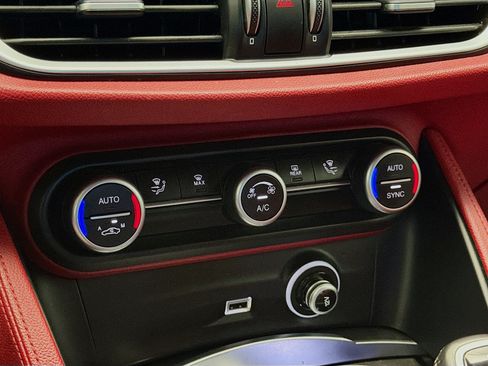 Used 2020 Alfa Romeo Stelvio w/ Nero Edizione RWD image 10