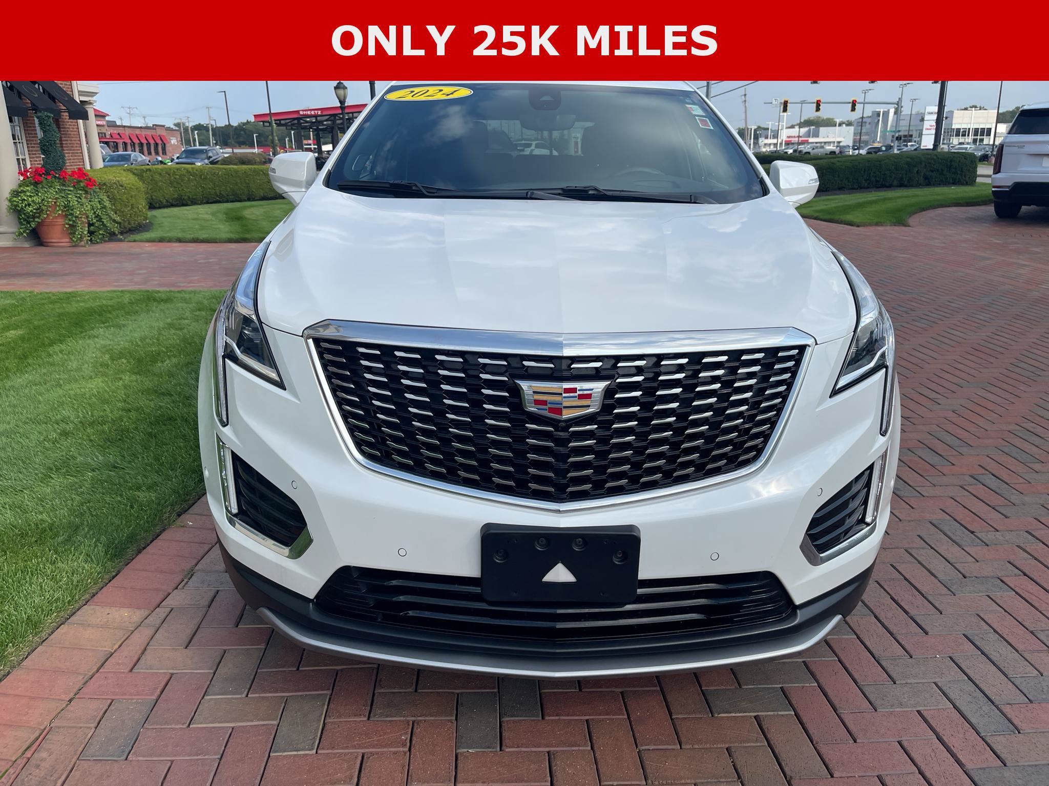 Used 2024 Cadillac XT5 Premium Luxury w/ Technology Package AWD/4WD image 3