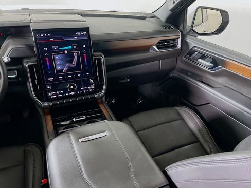 Used 2025 GMC Yukon XL Denali image 20