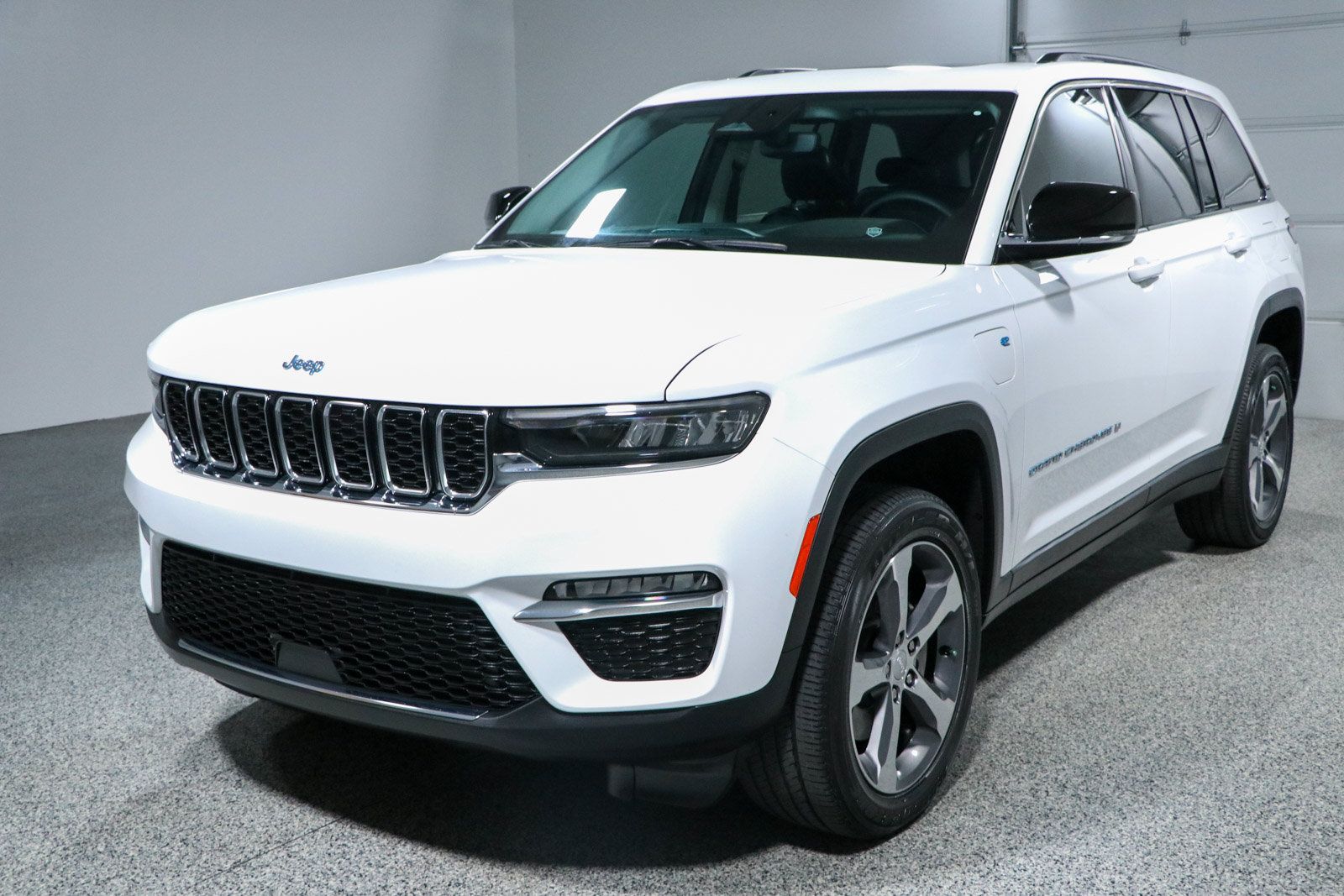 Used 2023 Jeep Grand Cherokee 4WD 4xe image 32