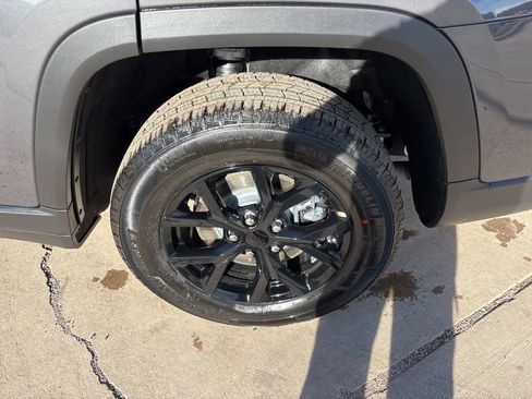 New 2025 Jeep Grand Cherokee L Altitude RWD image 10