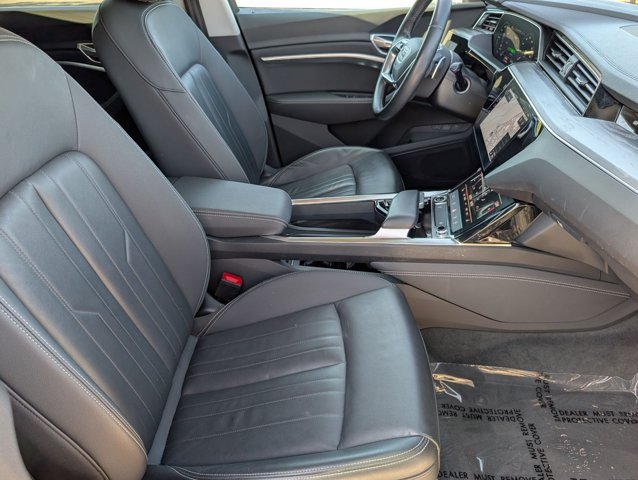 Used 2023 Audi e-tron Premium AWD/4WD image 23