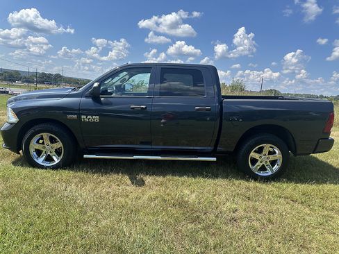 Used 2014 RAM 1500 Express RWD image 4