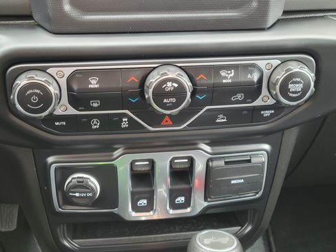 Used 2023 Jeep Wrangler Sport AWD/4WD image 16
