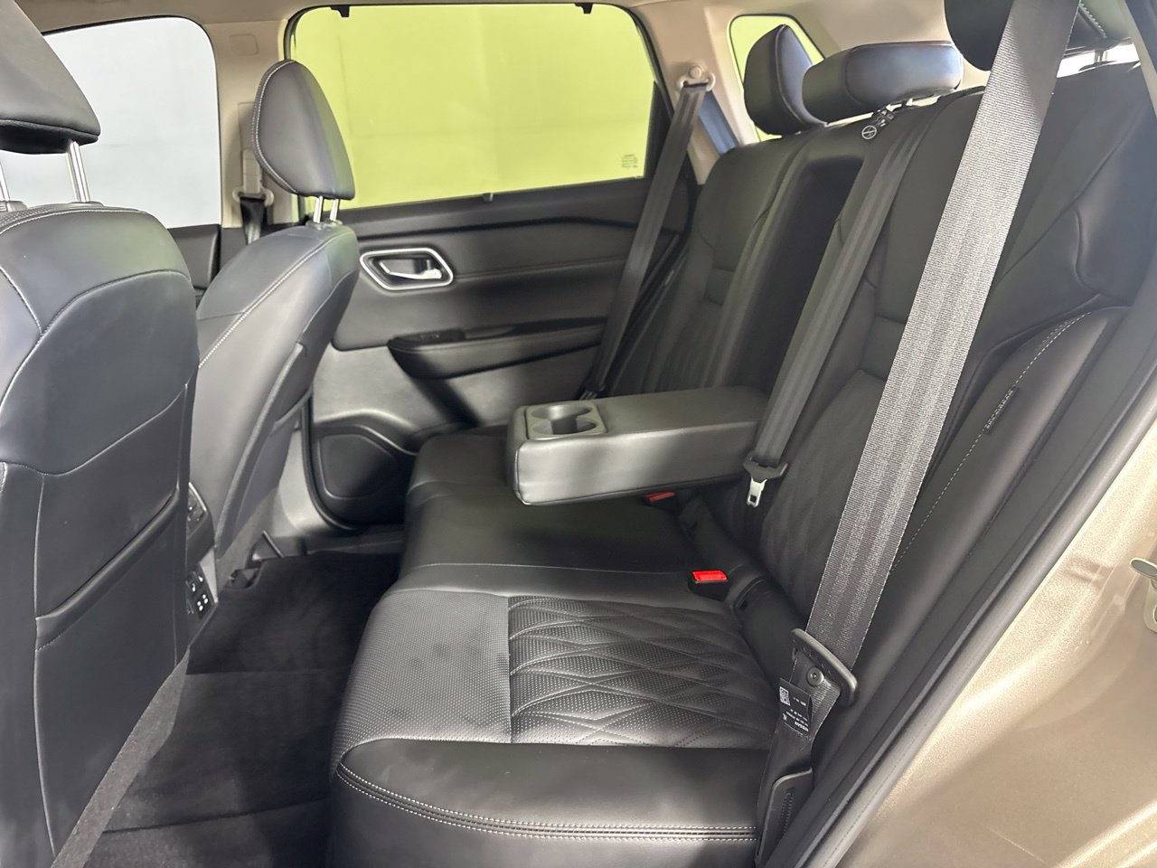 Used 2025 Nissan Rogue Platinum w/ Platinum Premium Package AWD/4WD image 28