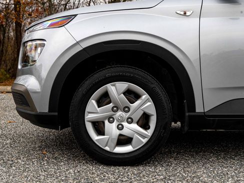 Used 2020 Hyundai Venue SE image 10