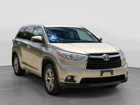 Used 2015 Toyota Highlander Plus AWD/4WD image 4