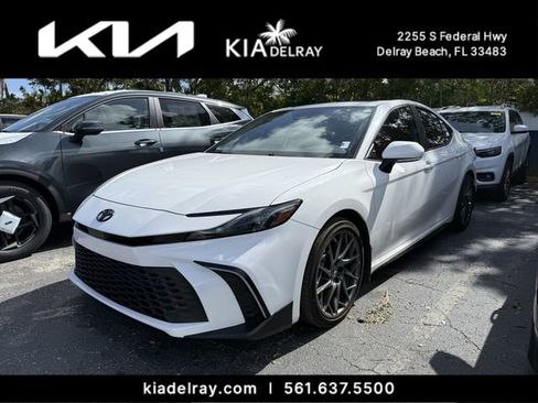 Used 2025 Toyota Camry SE image 9