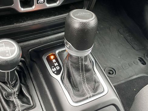 Used 2020 Jeep Gladiator Overland AWD/4WD image 30
