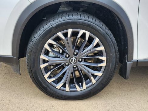 Used 2025 Nissan Rogue SL w/ Tech Package FWD image 18