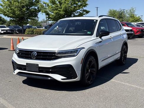 Used 2023 Volkswagen Tiguan SE R-Line FWD image 5