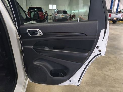 Used 2019 Jeep Grand Cherokee Altitude AWD/4WD image 28
