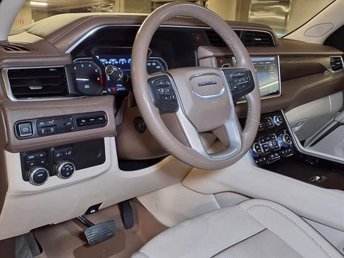 Used 2021 GMC Yukon Denali AWD/4WD image 3