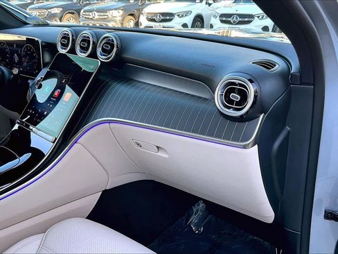 Used 2025 Mercedes-Benz GLC 300 image 18