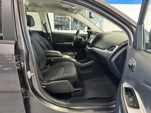 Used 2016 Dodge Journey SE w/ Flexible Seating Group image 14