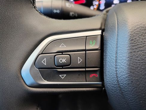 Used 2023 Jeep Compass Limited image 21