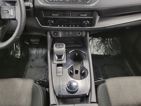 Used 2025 Nissan Rogue SV image 17