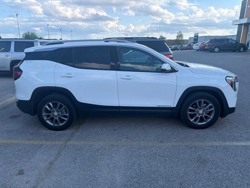 Used 2023 GMC Terrain SLT AWD/4WD image 5