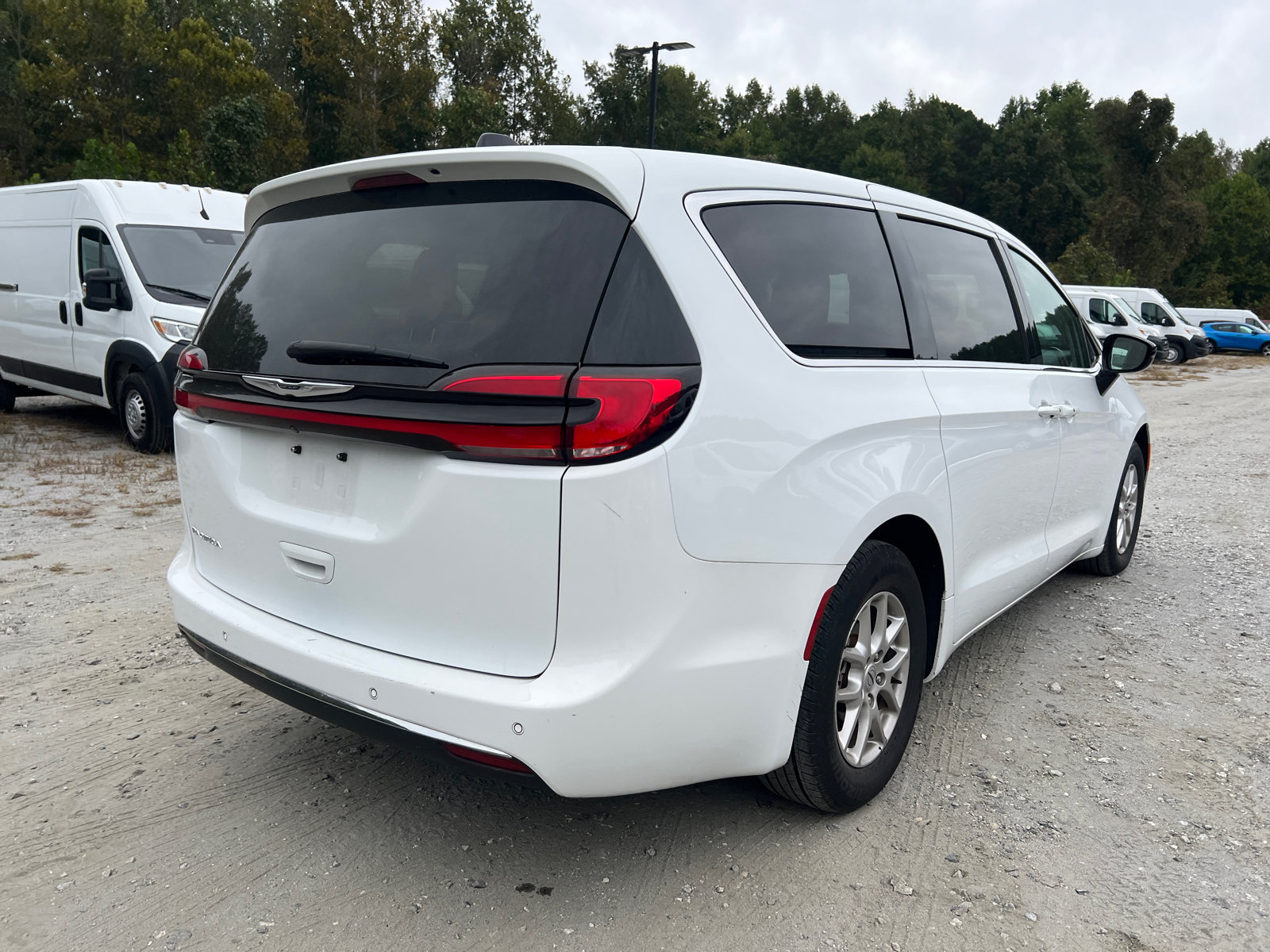 Used 2024 Chrysler Pacifica Touring-L FWD image 8
