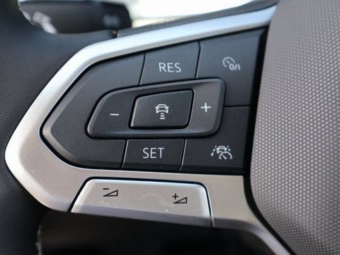 Used 2025 Volkswagen Taos SE AWD/4WD image 20