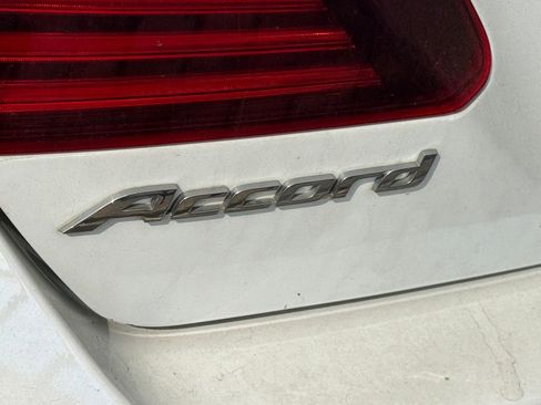 Used 2017 Honda Accord EX-L image 7