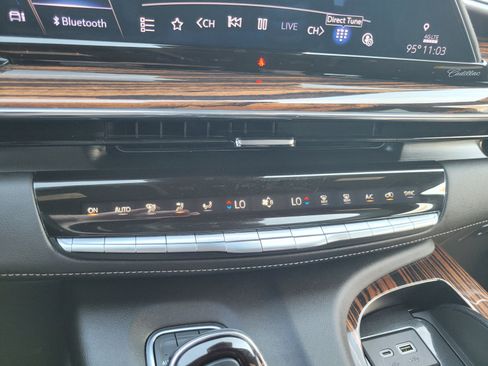 Used 2023 Cadillac Escalade Premium Luxury AWD/4WD image 22