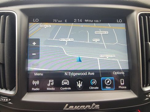 Used 2017 Maserati Levante AWD/4WD image 10
