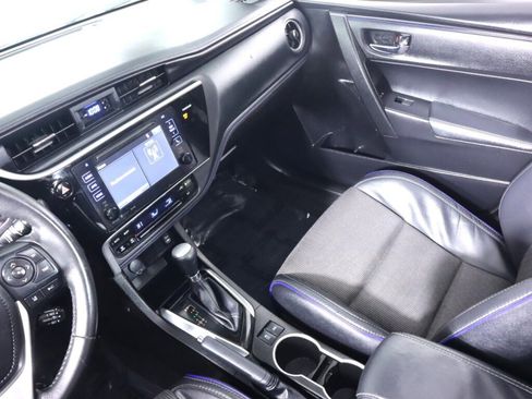 Used 2017 Toyota Corolla SE w/ SE Premium Package FWD image 32