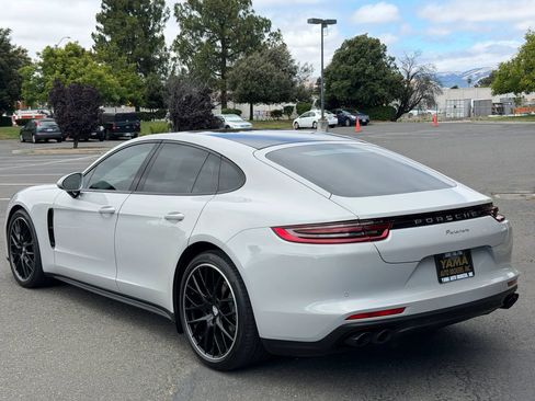 Used 2020 Porsche Panamera image 3