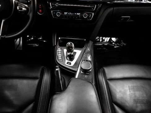 Used 2018 BMW M3 RWD image 23