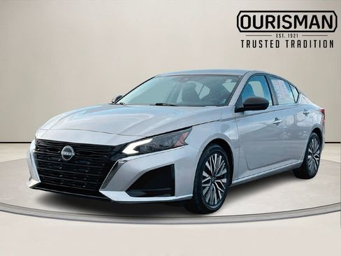 Used 2024 Nissan Altima 2.5 SV image 2