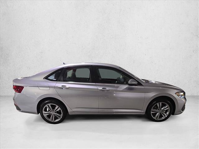 Used 2024 Volkswagen Jetta SE FWD image 4