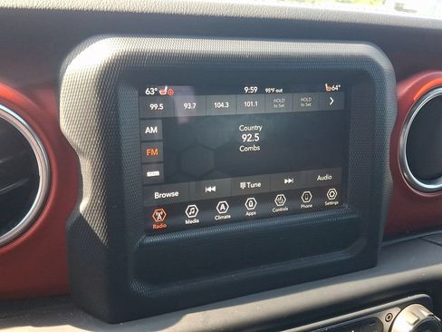 Used 2020 Jeep Gladiator Rubicon w/ LED Lighting Group AWD/4WD image 16