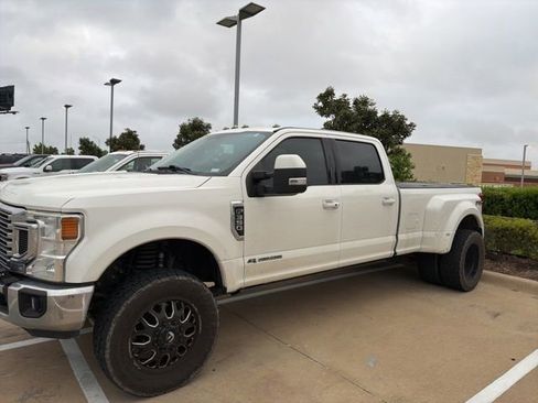 Used 2020 Ford F350 Lariat w/ Lariat Ultimate Package image 2