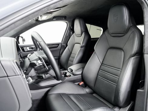 Certified 2022 Porsche Cayenne Turbo GT image 5