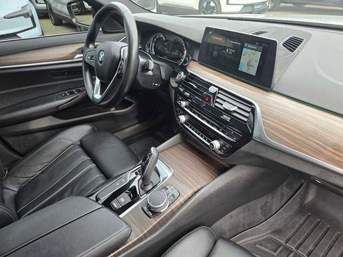 Used 2018 BMW 530e xDrive image 10