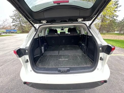 Used 2020 Toyota Highlander LE image 10