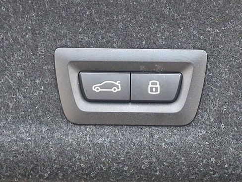 Used 2025 BMW 330i xDrive Sedan w/ M Sport Package image 29